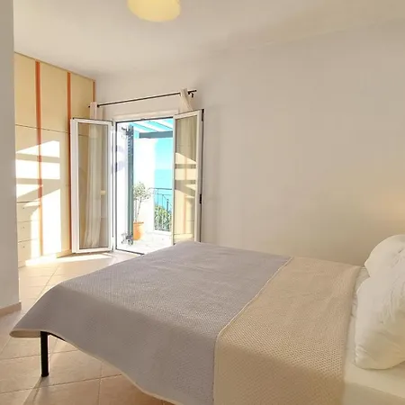 Boukari Villa Chlomos